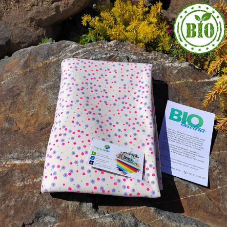 Balíček 1metr - Oboulíc BIO bavlna natur potisk růžové/modré drobné kytičky (0,38kg)